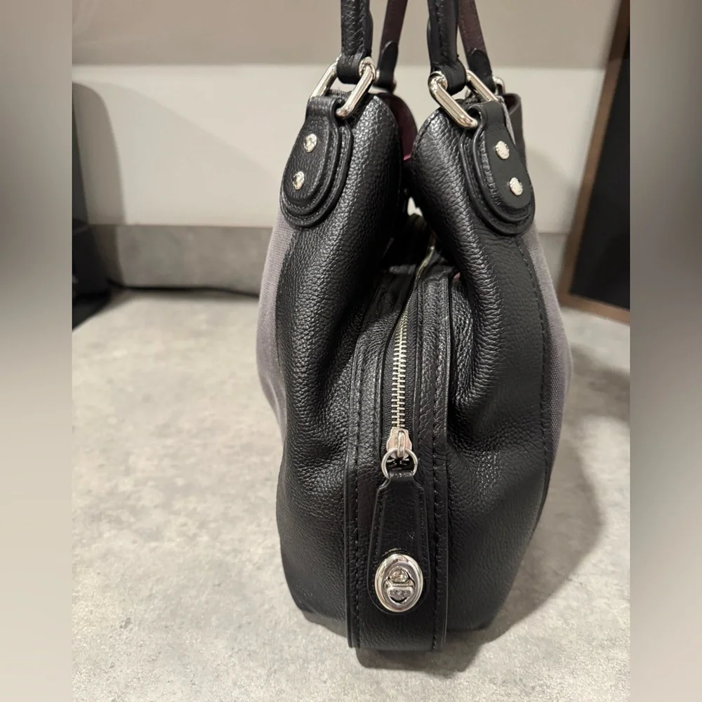 Coach Edie 31 Horse and Carriage Shoulder Bag! - Picture 6 of 12